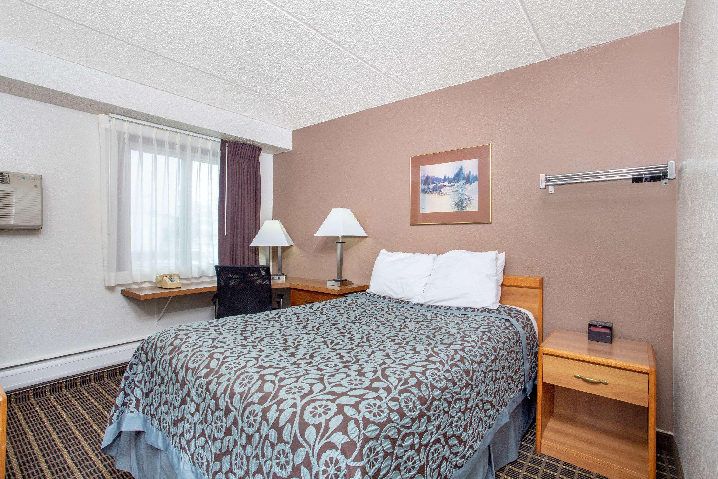 Days Inn By Wyndham Fond Du Lac Exterior foto